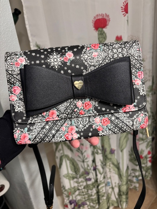 Betsey Johnson Handbags - Betsey Johnson Black Floral Crossbody with Pink Rose Print and Bow